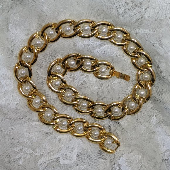 Vintage interlocking faux pearl collar necklace - Picture 2 of 3